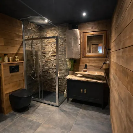 Wood Chalet *
