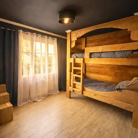 Wood Chalet *